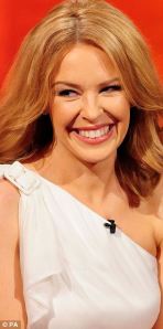 Kylie Minogue verwendet Echthaar Extensions